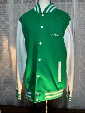 NWT Boohoo Man oversize med Green/White Varsity Jacket w/Script Logo 21p2p 27”L